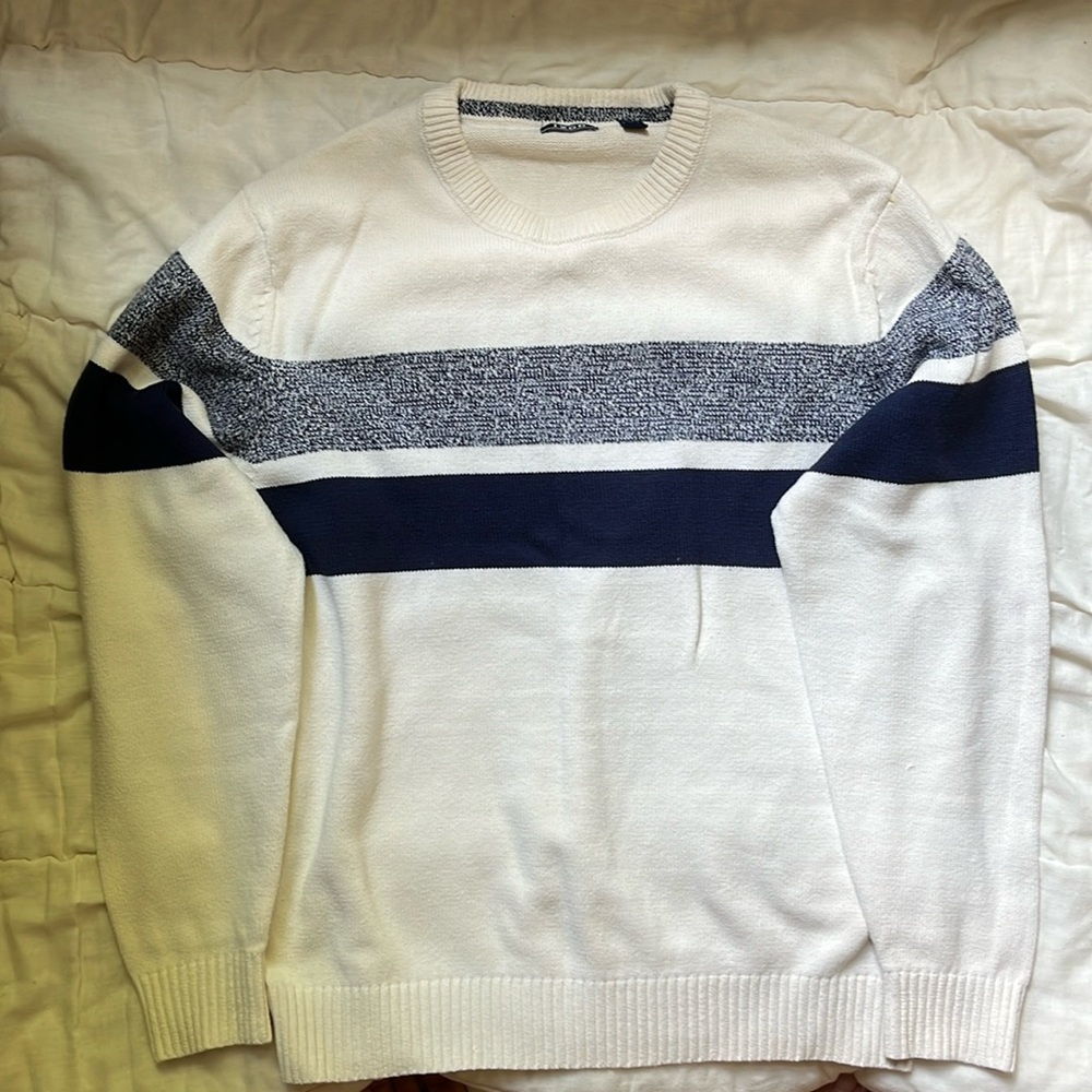 Men’s knit sweater